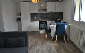 2 Pieces Renove En Rez-De-Chaussee Proche De La Gare